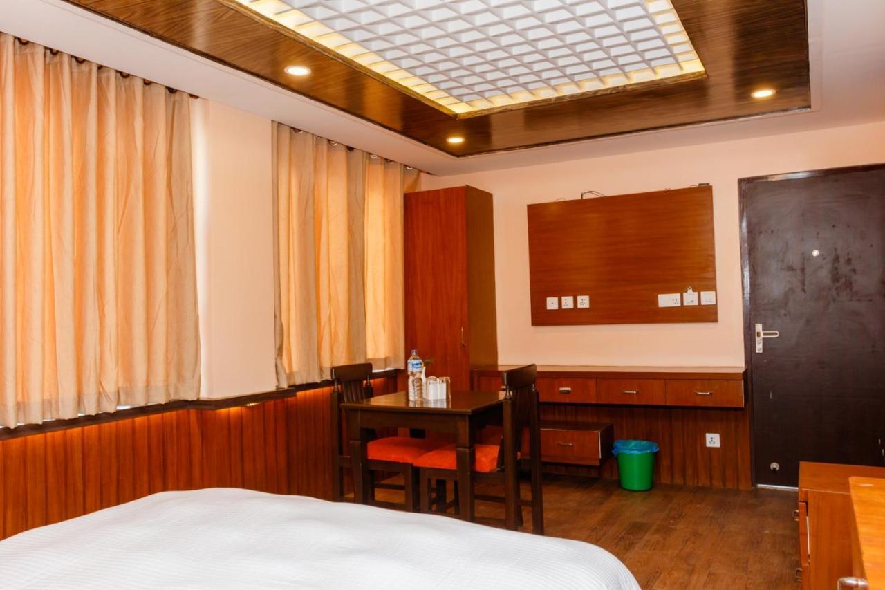 Millennium Blue Hotel Нагаркот Екстериор снимка