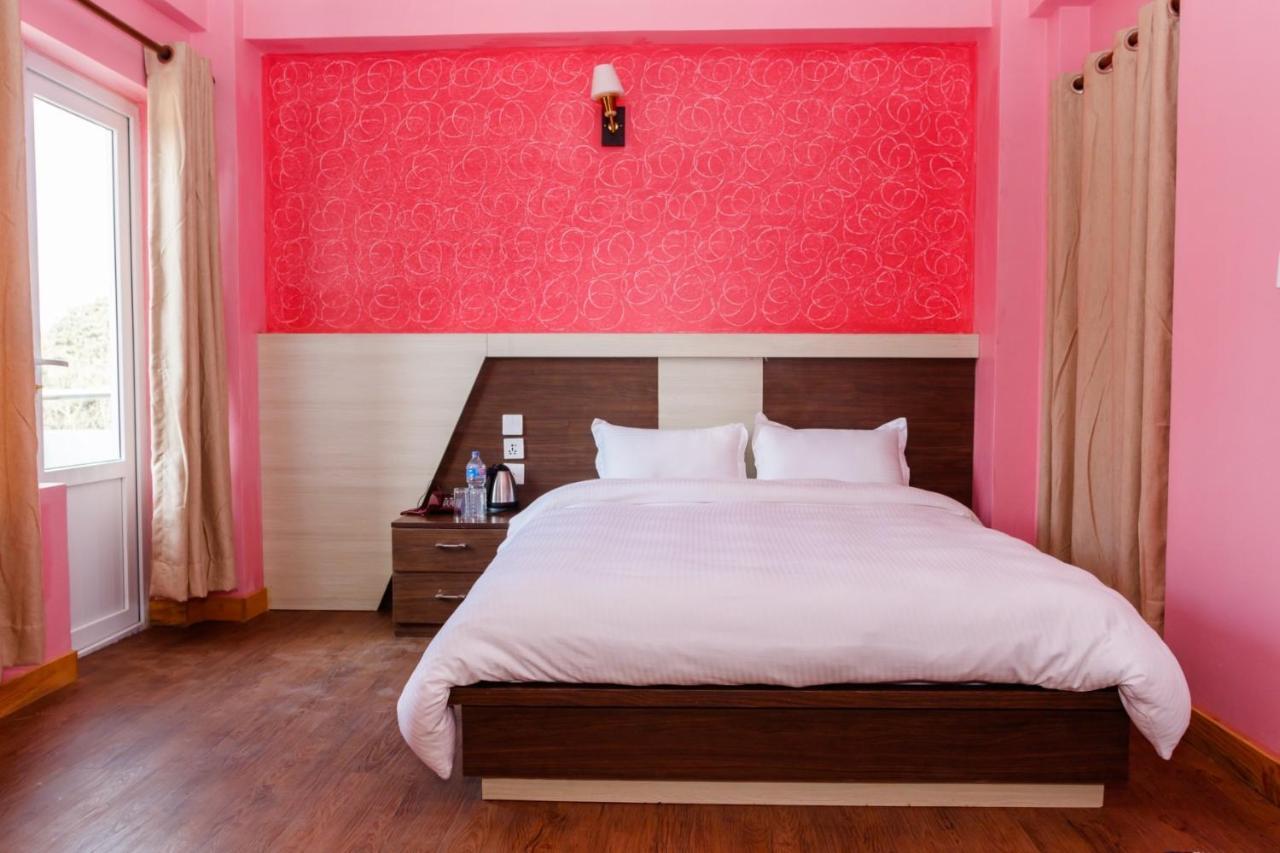 Millennium Blue Hotel Нагаркот Екстериор снимка