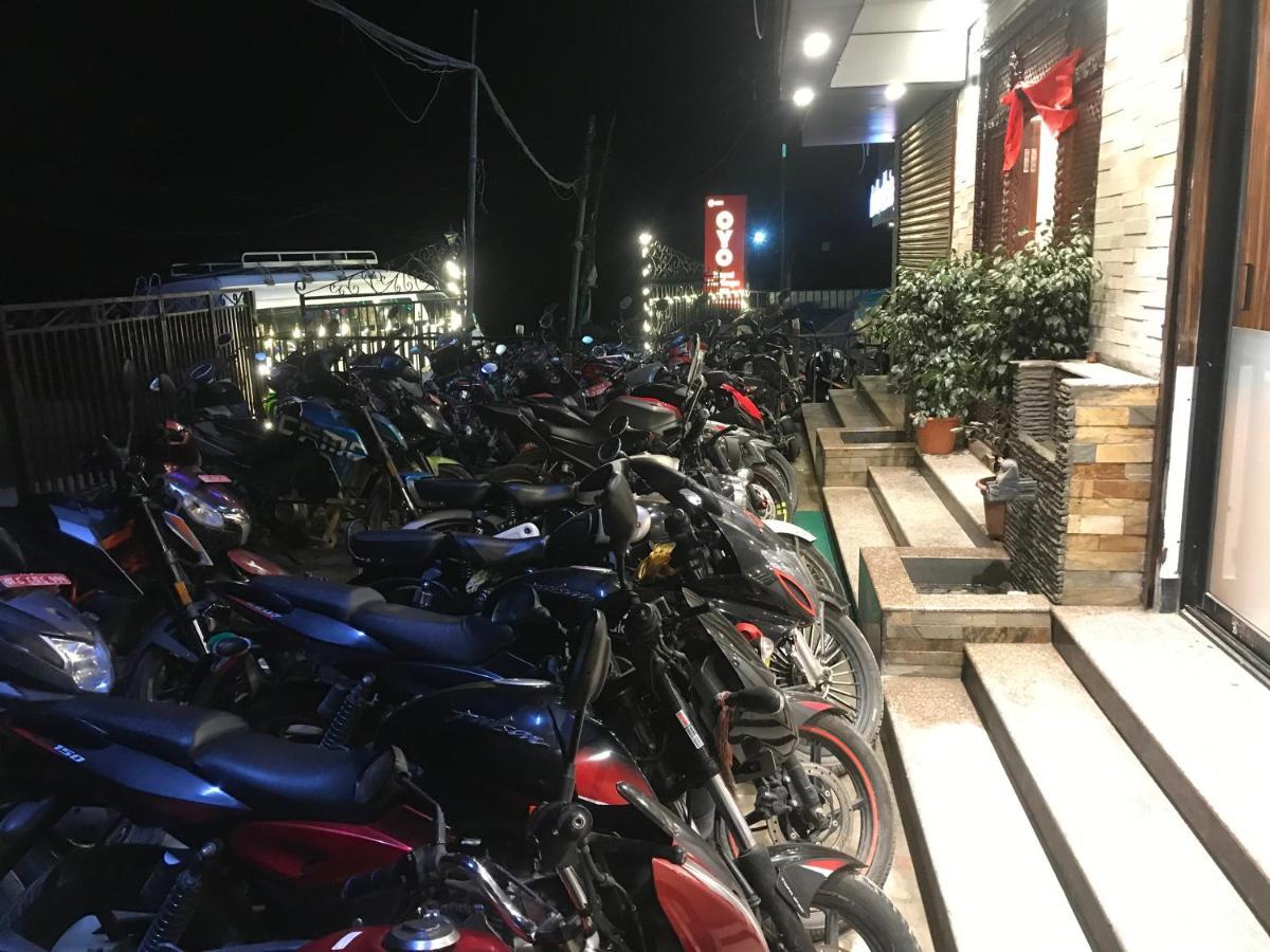 Millennium Blue Hotel Нагаркот Екстериор снимка