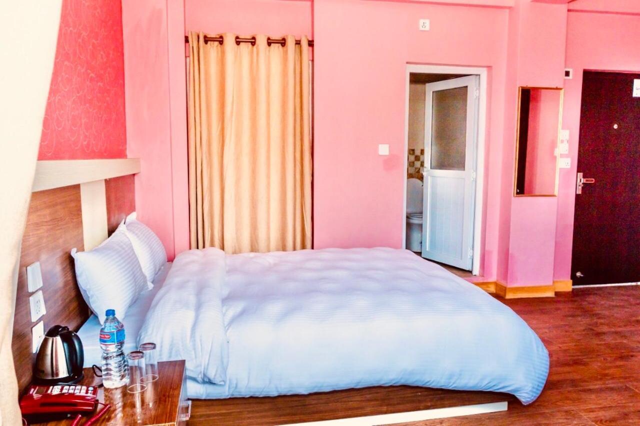 Millennium Blue Hotel Нагаркот Екстериор снимка